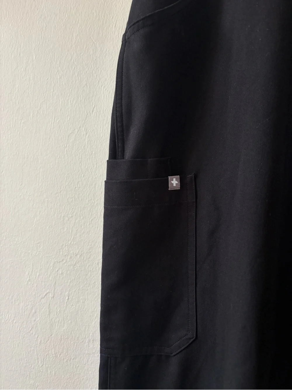 FIGS Men's Black Scrub Pants with Contrast Drawstring